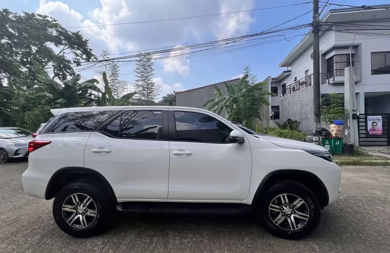 Toyota Fortuner — SUV · 7 seats